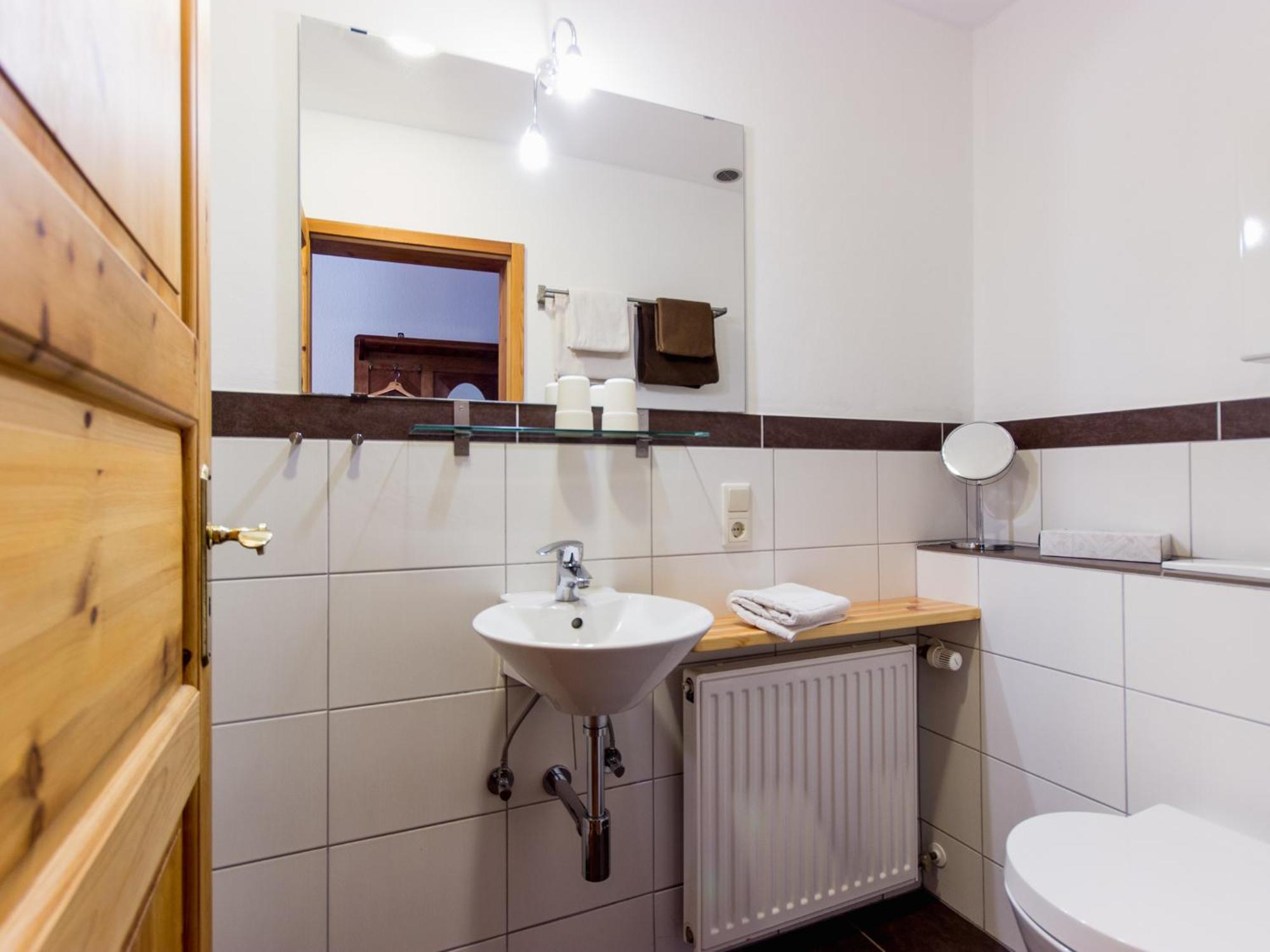 Ferienhaus Schwaab-Scherr, Genau Zwischen Bernkastel-Kues Und Traben-Trarbach, Mit Kostenlosem Oepnv-Ticket Fuer Bus Und Bahn, Parkplaetzen Und Fahrradgarage Erden ภายนอก รูปภาพ