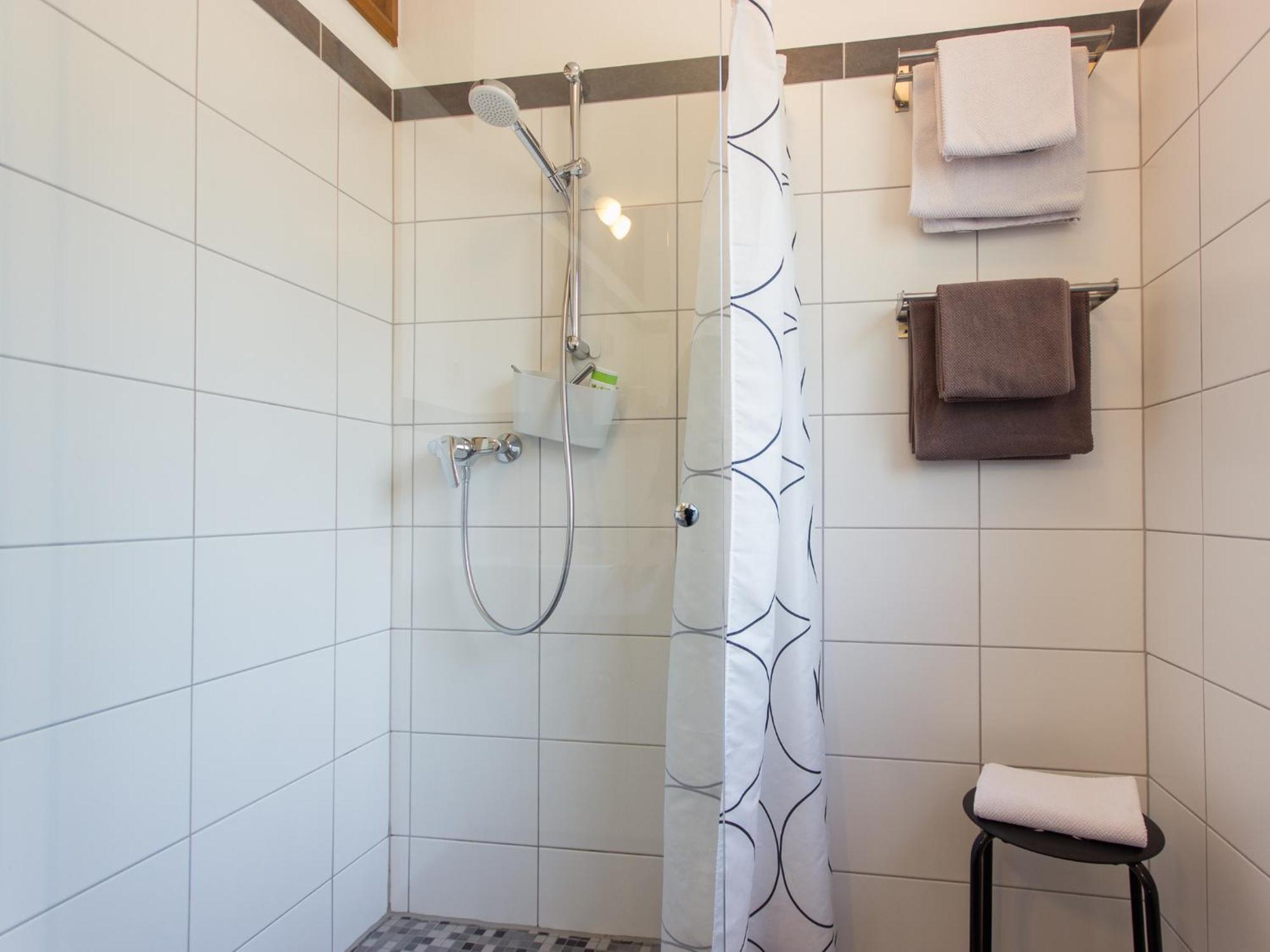 Ferienhaus Schwaab-Scherr, Genau Zwischen Bernkastel-Kues Und Traben-Trarbach, Mit Kostenlosem Oepnv-Ticket Fuer Bus Und Bahn, Parkplaetzen Und Fahrradgarage Erden ภายนอก รูปภาพ